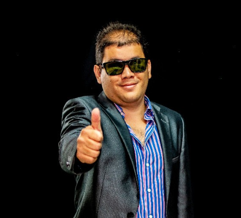 Adrián Mena